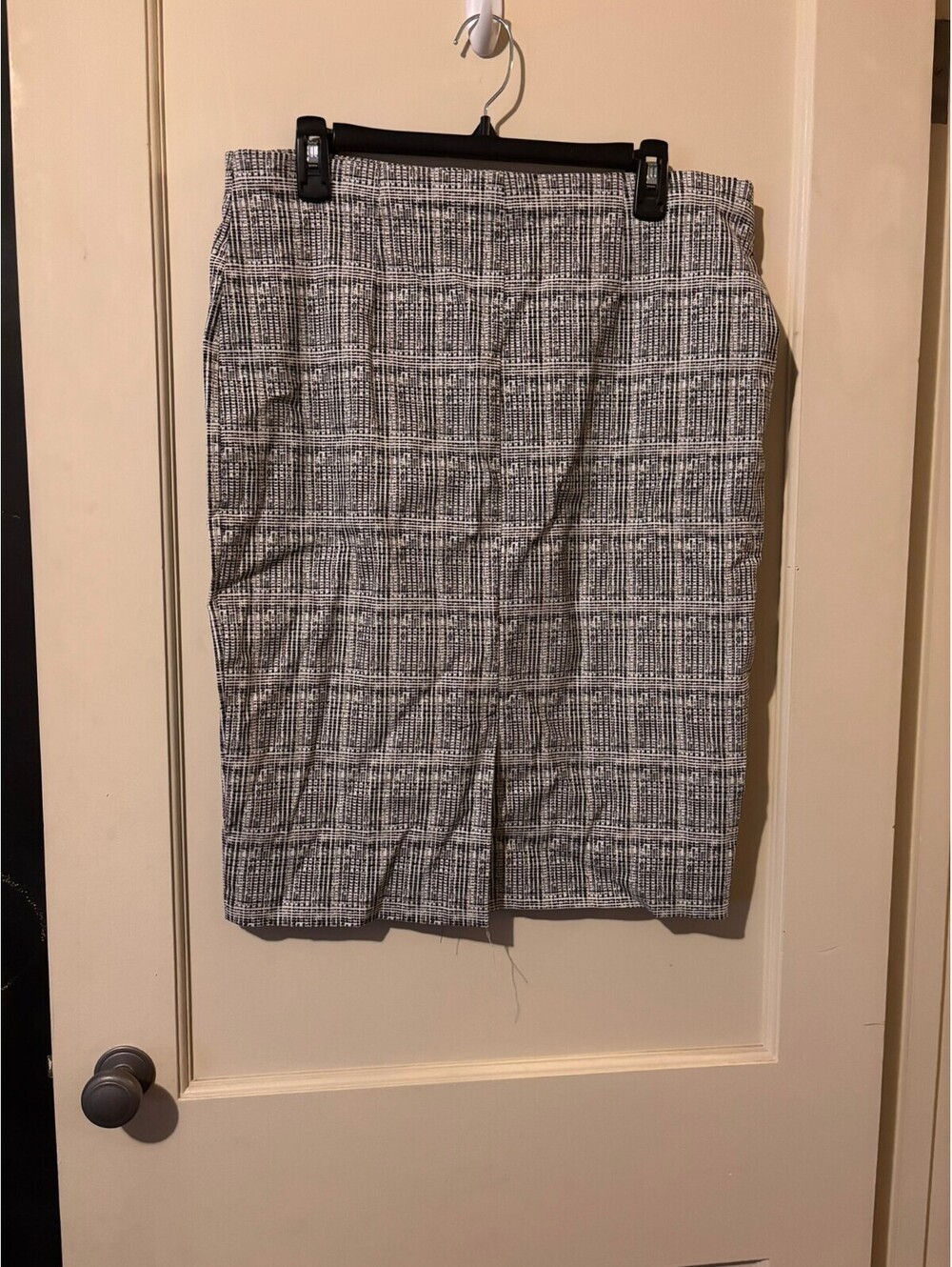 New York Clothing Company black and white plaid skirt Large